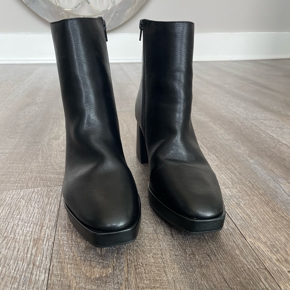 booties - Picture 4 of 8